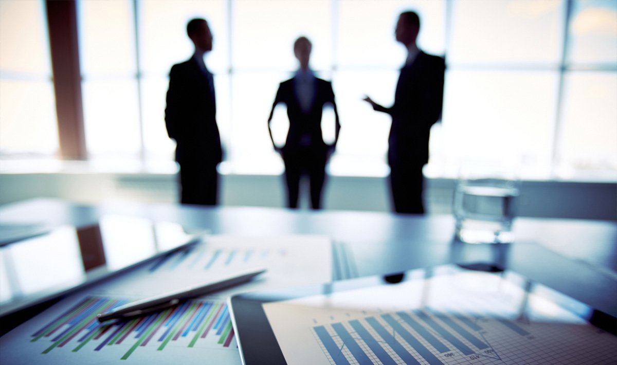 business-handshake-after-meeting-EPZHNRV